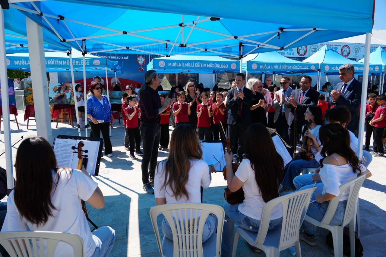 Muğla Güzel Sanatlar Lisesi Bahar Şenliği Emre Çay’ın Katılımıyla Başladı 4